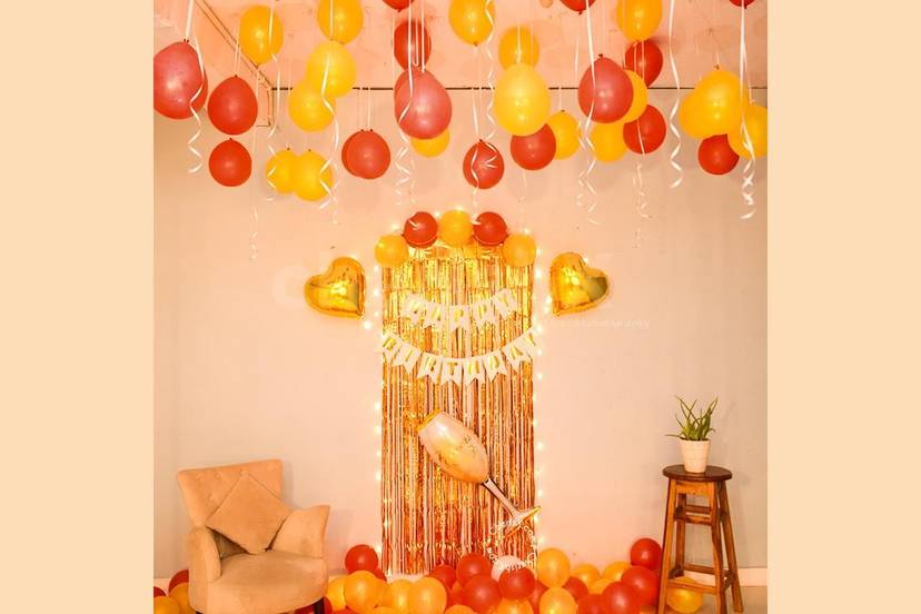 Elegant Golden Cheers Birthday Decor - Image 1