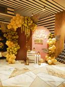 Golden Glam Balloon Decoration - photo 1