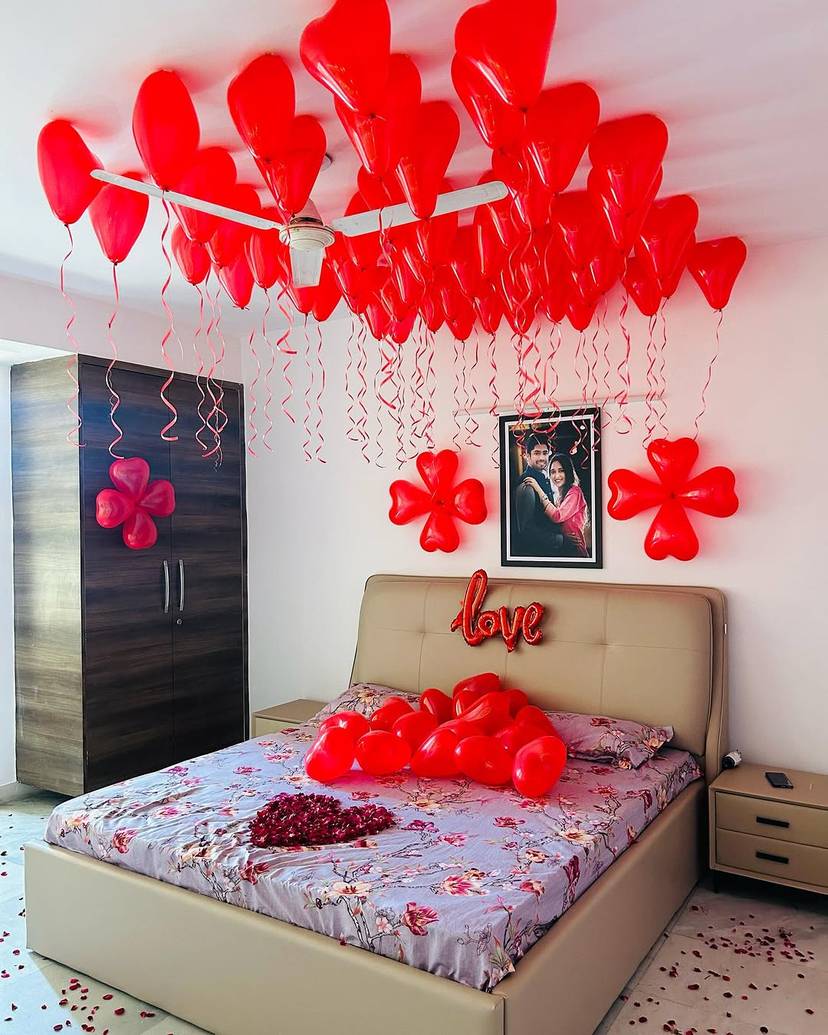Romantic Red Heart Balloon Room Decor - Image 1
