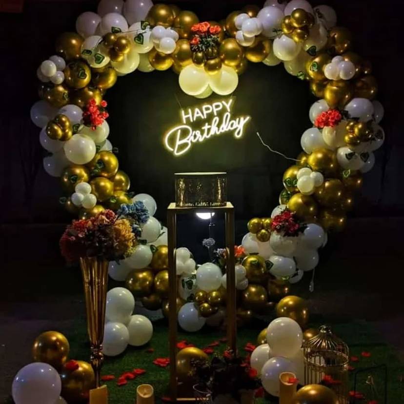 Golden Royal Birthday Arch - Image 1