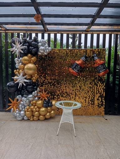 Luxury Black And Gold Champagne Wall