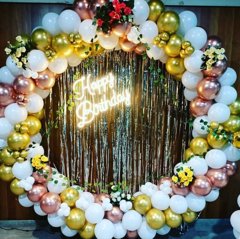 Golden Glam Birthday Circle - Image 1