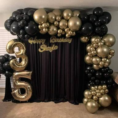 The organic black and gold balloon garland