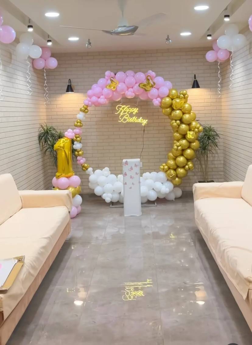 Pink and Gold First Birthday Ring Decor - Image 1