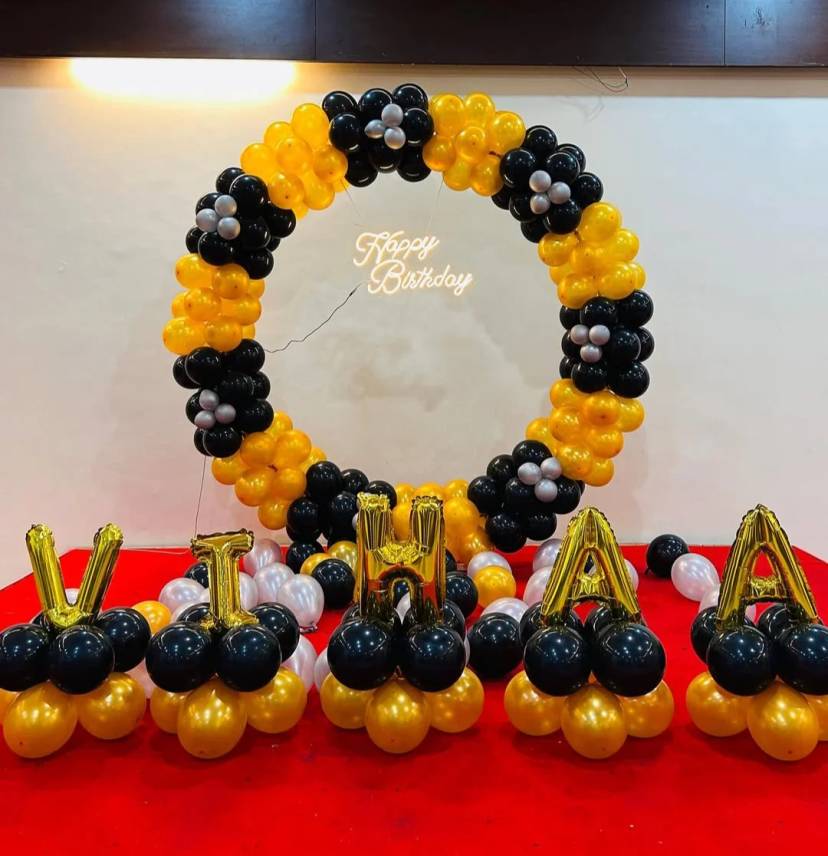 Elegant Black And Gold Birthday Balloon Ring - Image 1