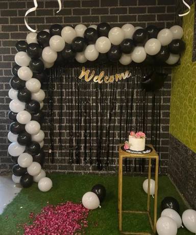 Elegant Black And White Welcome Setup
