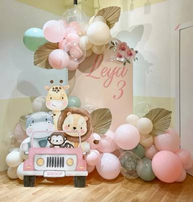 safari themed birthday setup