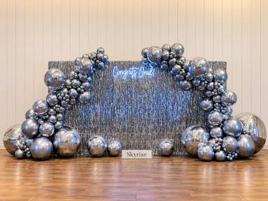 Silver Frill Curtains Balloon Decoration