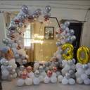 Elegant 30th Birthday Balloon Decor - photo 2